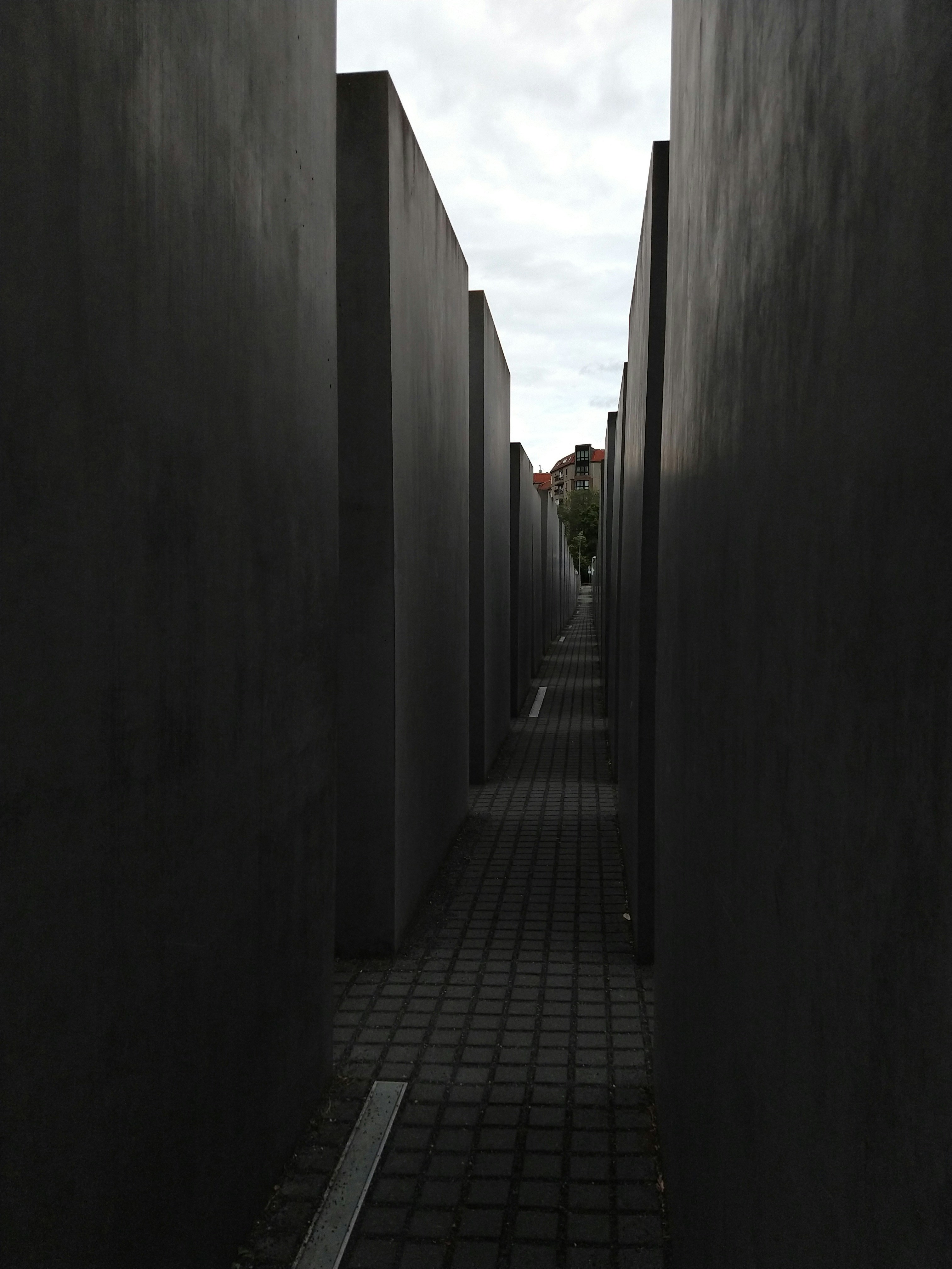 a narrow alley between two buildings