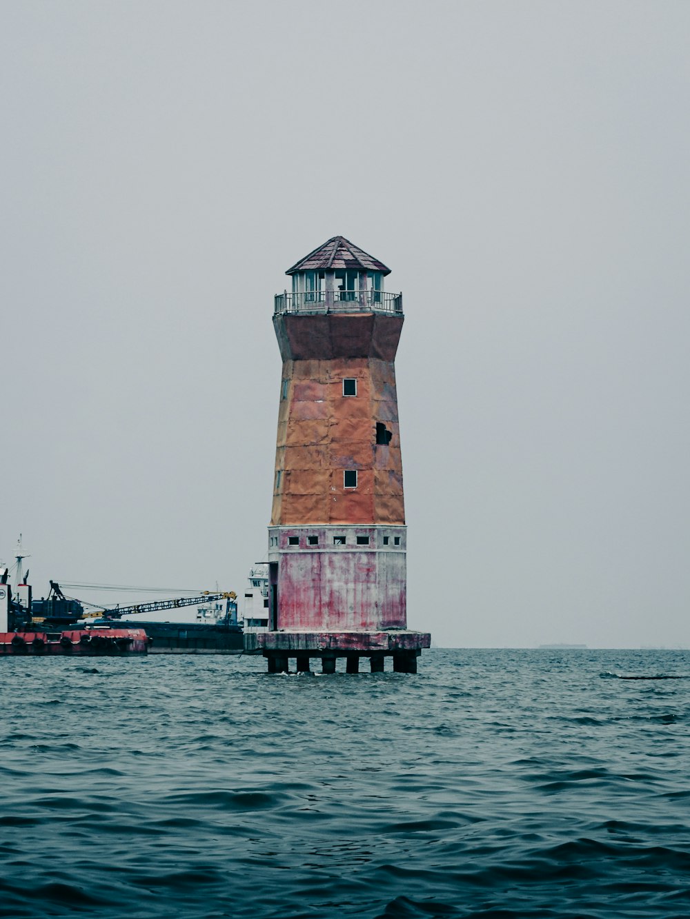 Un phare au milieu de l’océan