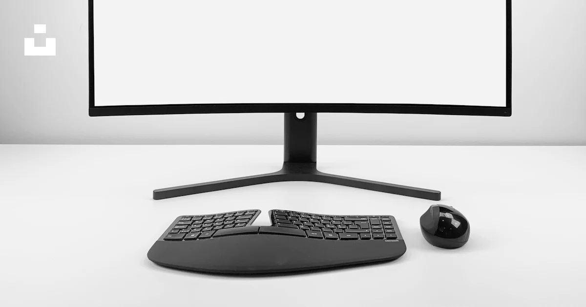A computer monitor and keyboard photo – Free Computer Image on Unsplash