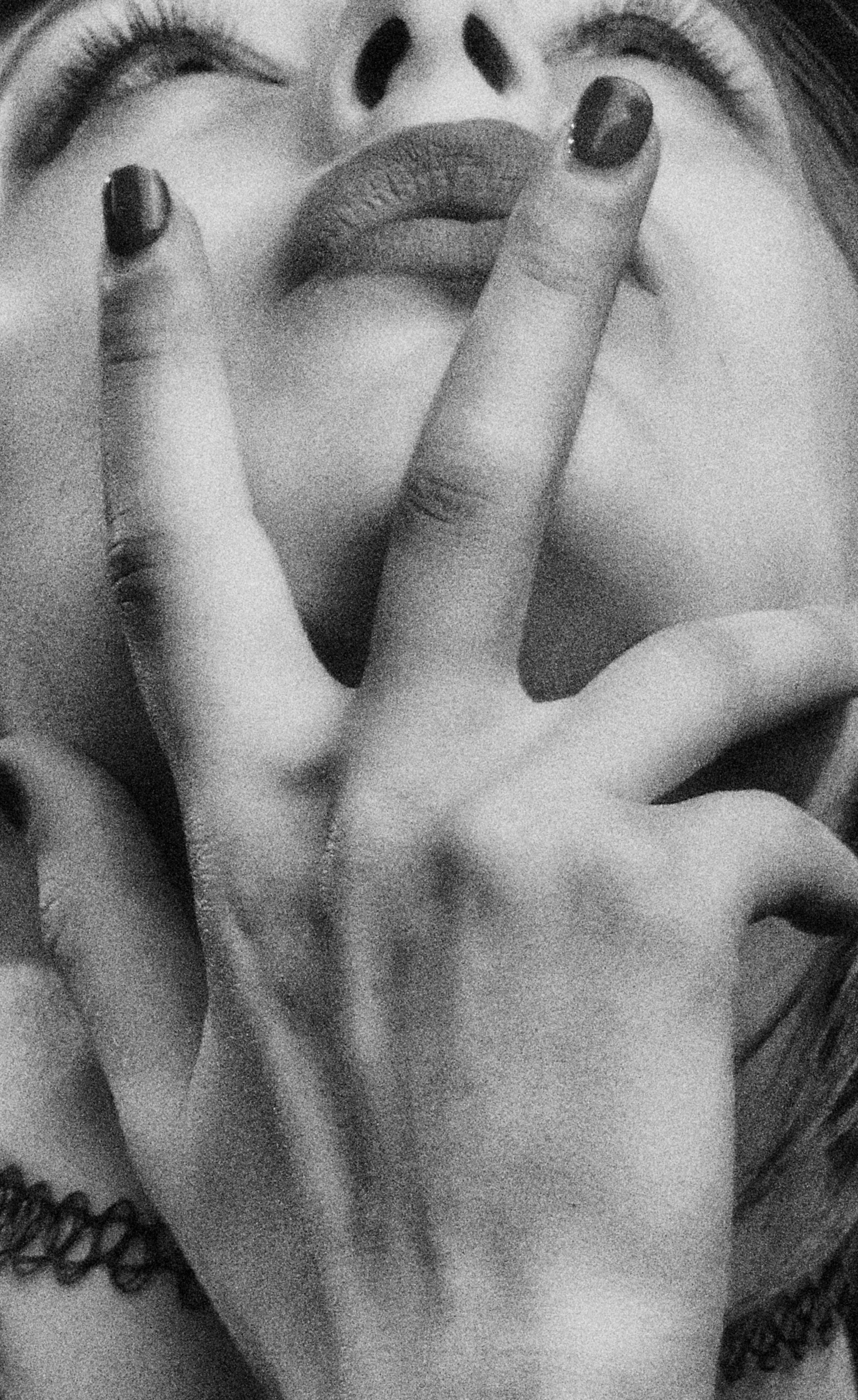 A close-up of a person's hand photo – Free Finger Image on Unsplash