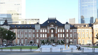 a large building with many windows