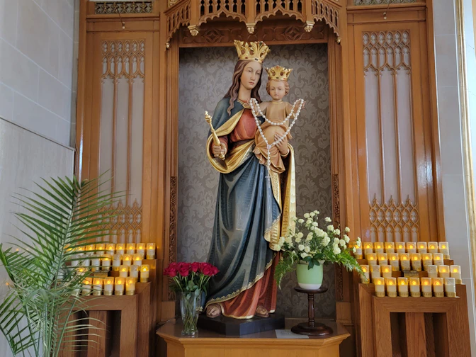 a statue of a person in a robe and crown