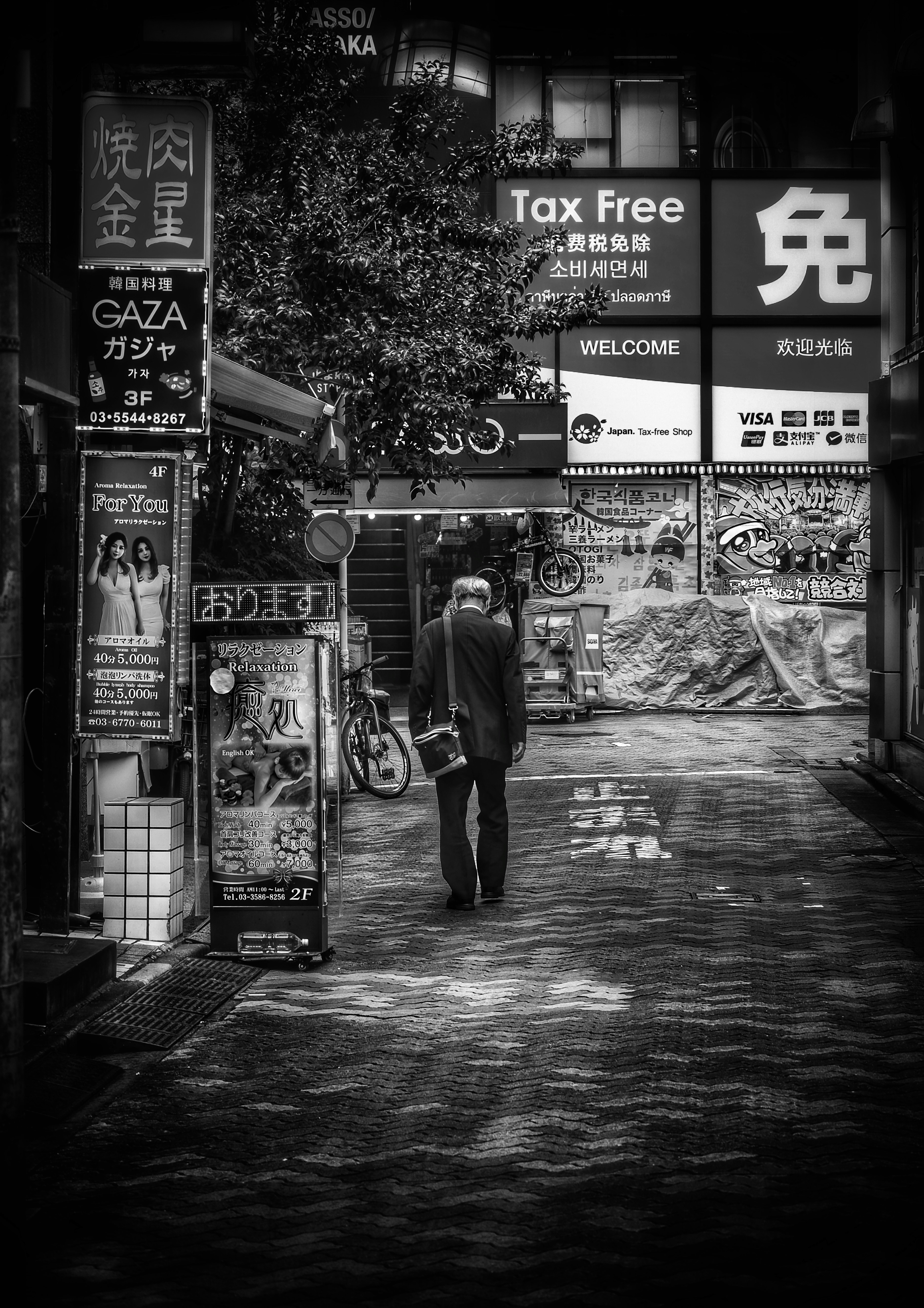 Photo by rojiurayokocho