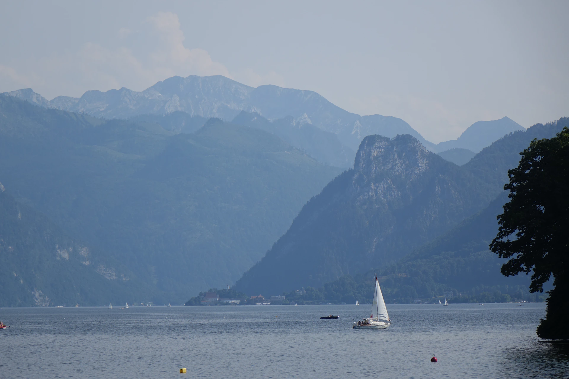 gray computer monitor