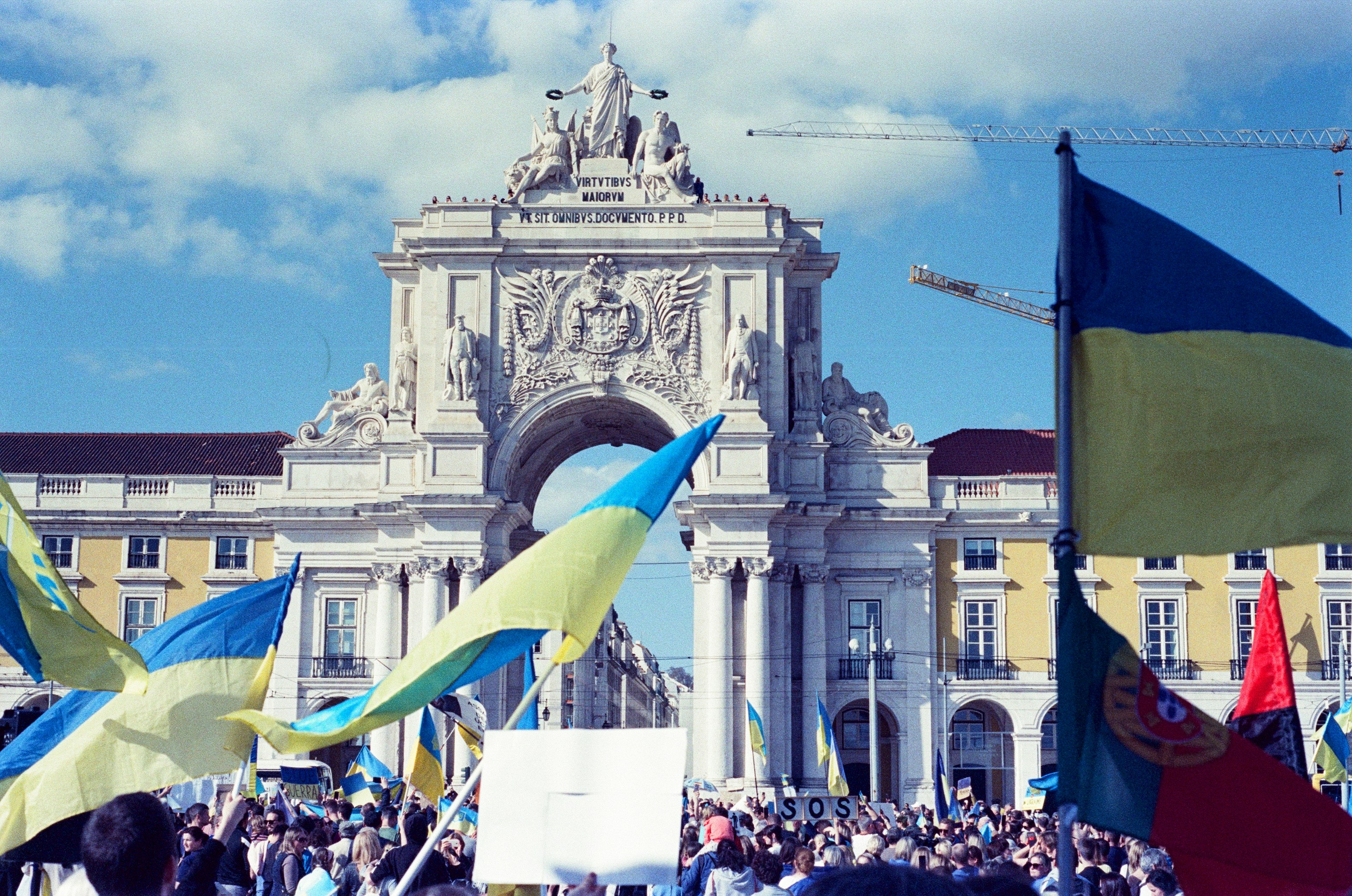 Trump intende revocare lo status di immigrato legale a 240.000 rifugiati ucraini negli Stati Uniti