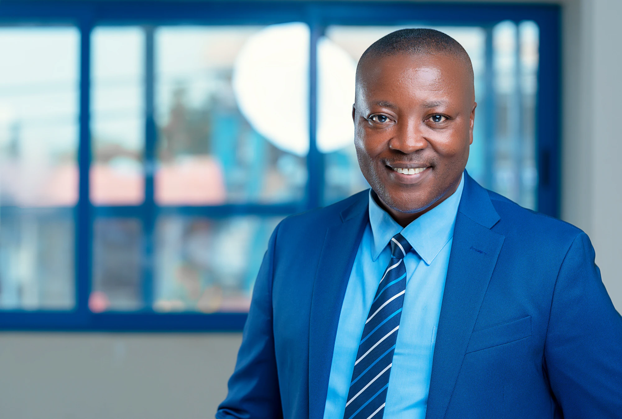 Consultant senior APEX INTERNATIONAL incarnant l'expertise pluridisciplinaire du cabinet