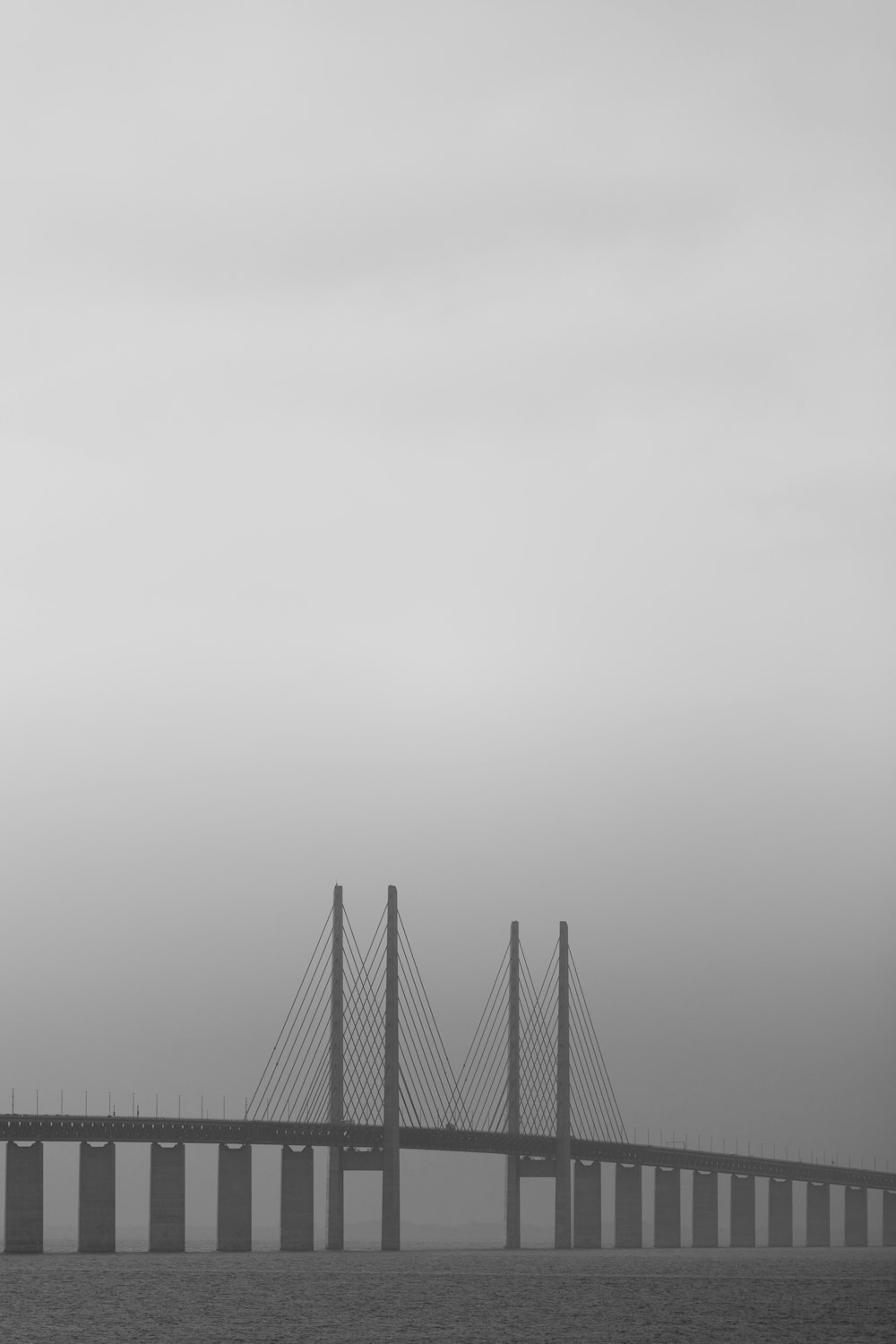 Eine Brücke über das Wasser