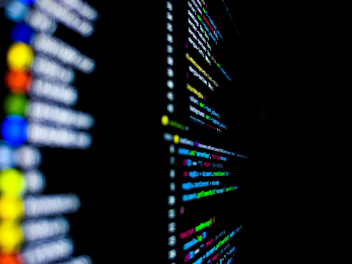 Pantalla de código mostrando la explotación de una vulnerabilidad OT, como la CVE-2021-22681.