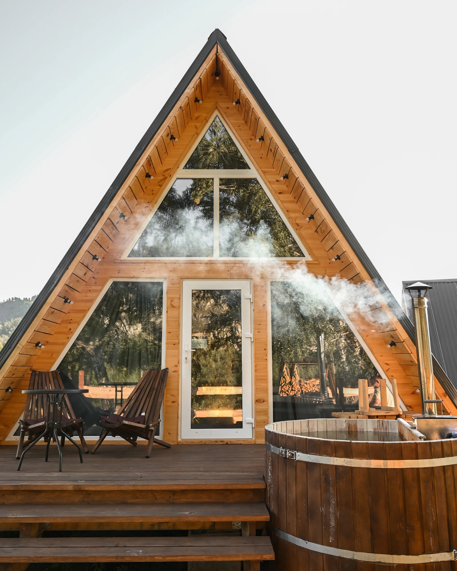 Deodar wood cabin above Old Manali in Manali