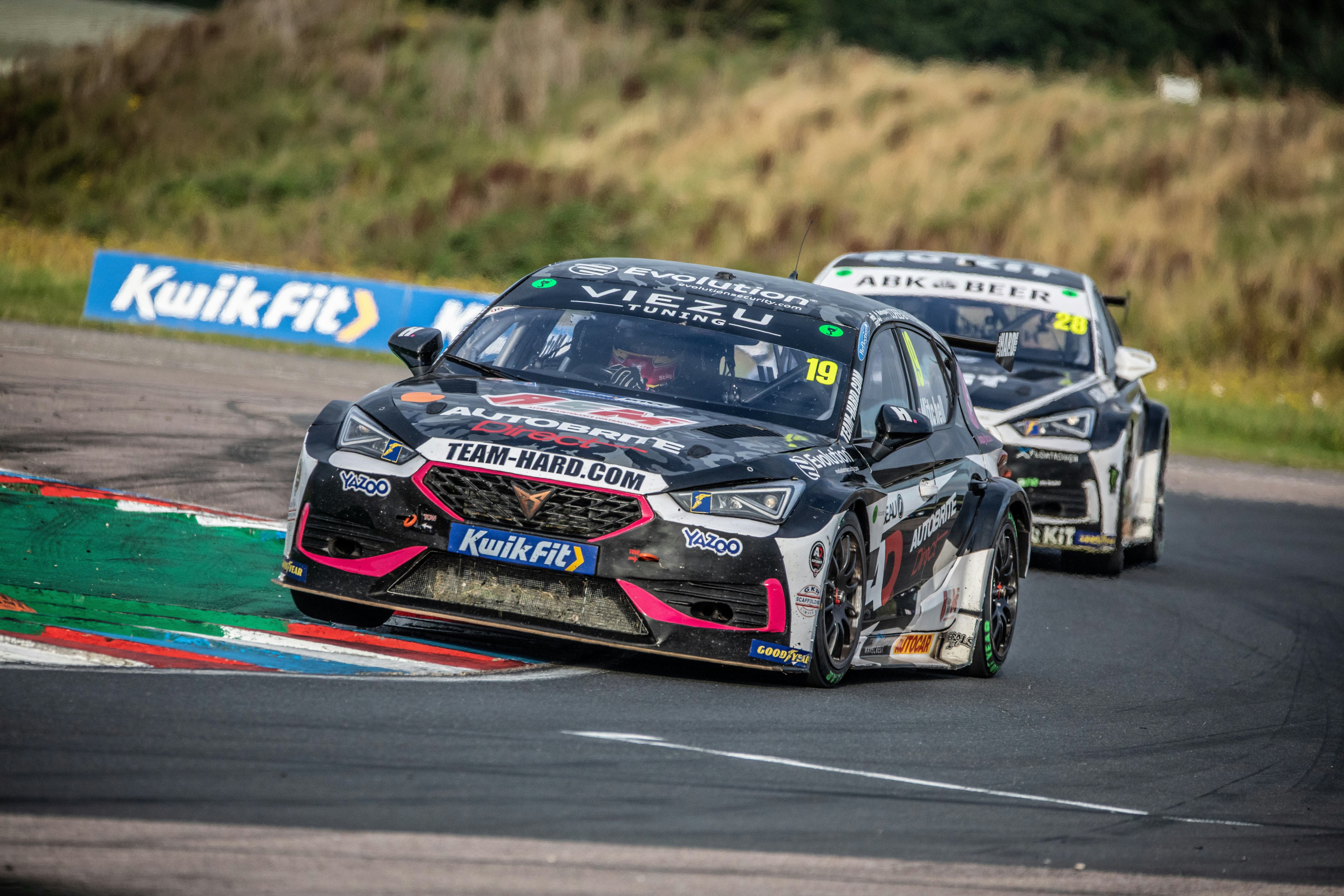 Race cars on a track photo – Free Uk Image on Unsplash