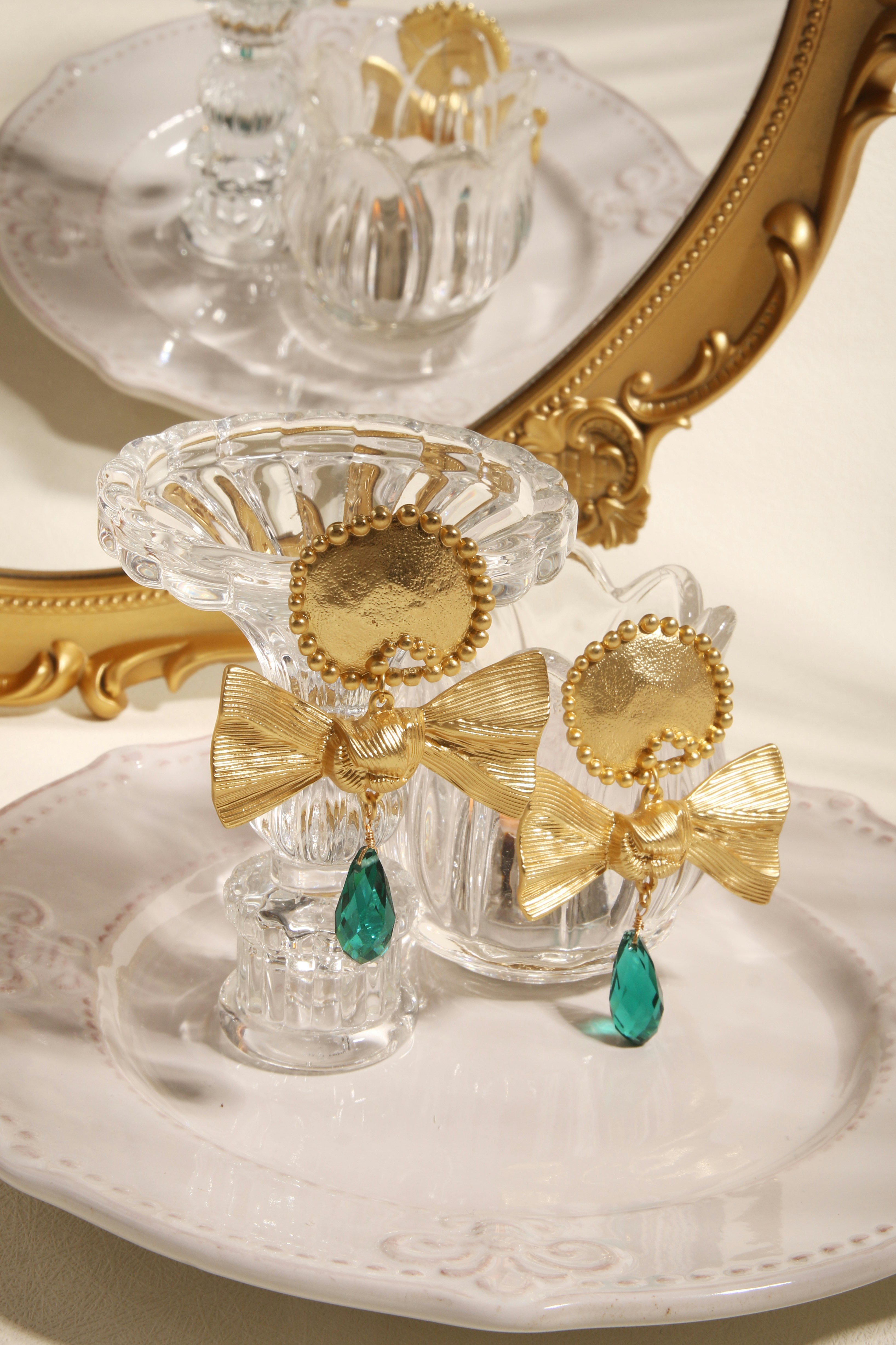 The best vintage jewelry is an ideal way to mindfully bring new items into your wardrobe.