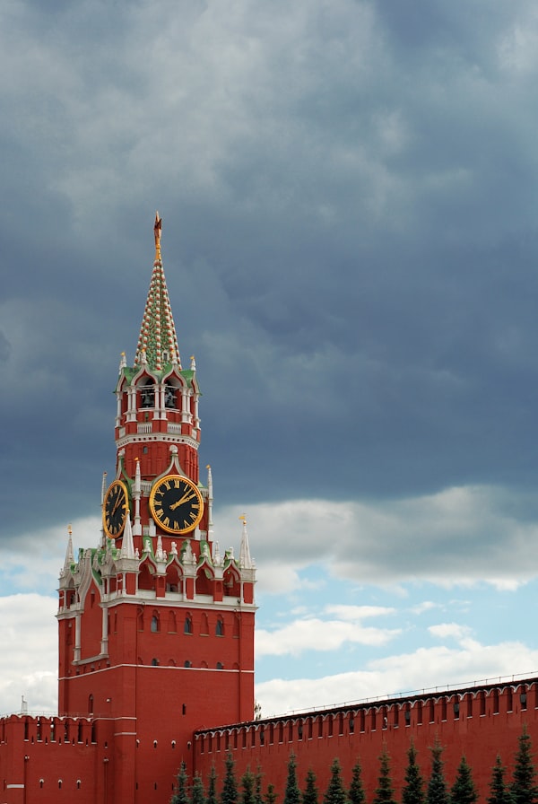 CIA em Moscou: Kremlin confirma contato e nega encontro com Putin