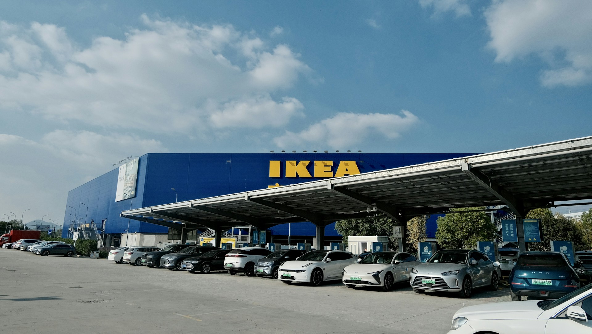 a parking lot with cars