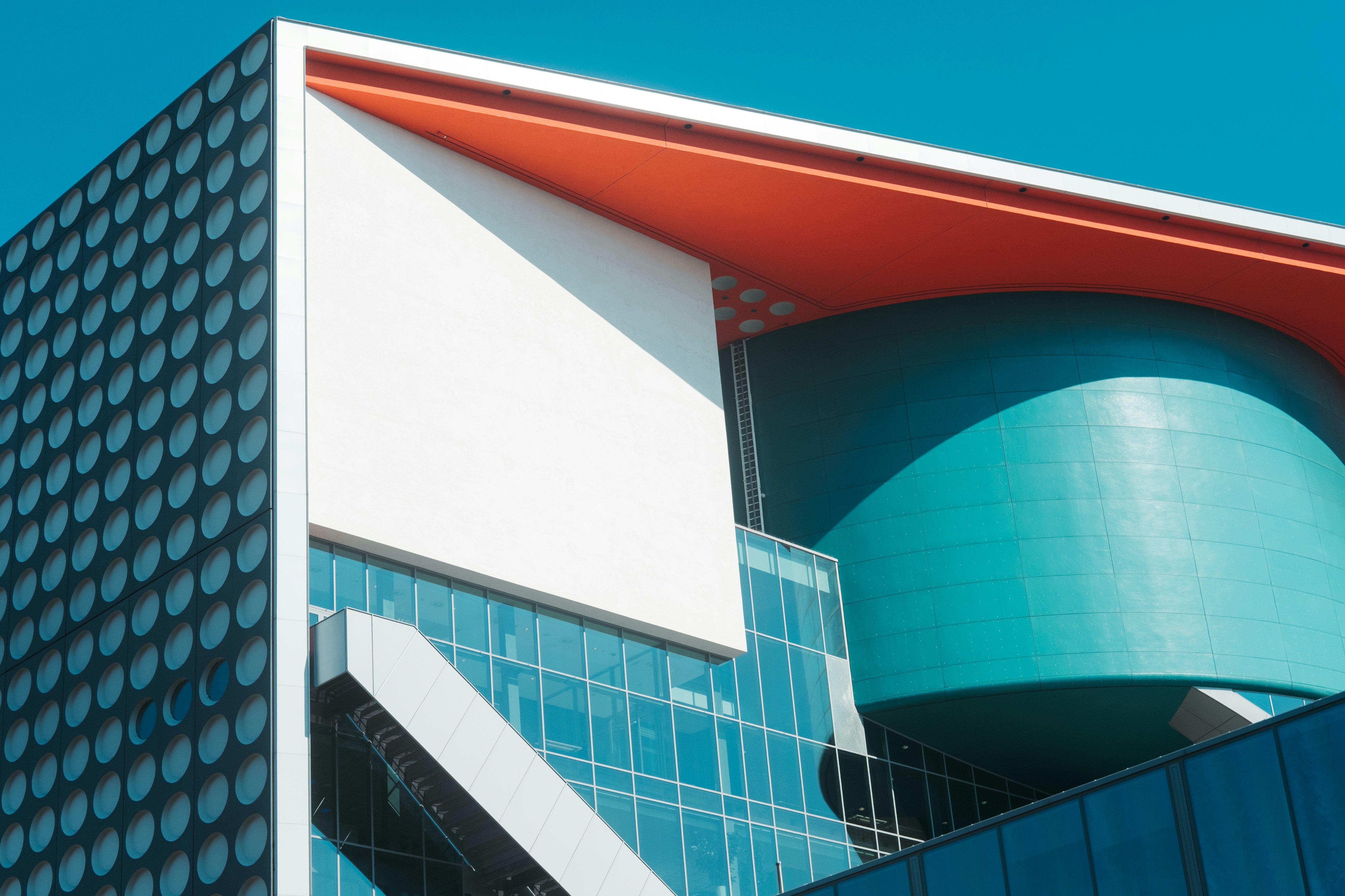 Photo by k_sariwating