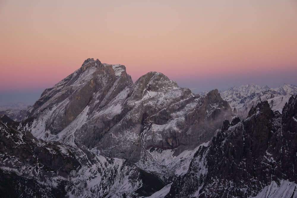 uma cordilheira nevada