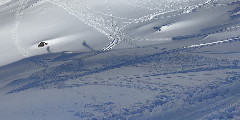 una strada innevata