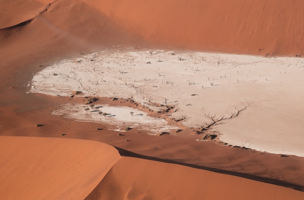 Eine Wüste mit Sand