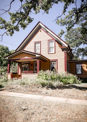 Steve Gay smiling warmly in front of a beautiful St. Augustine historic home.
