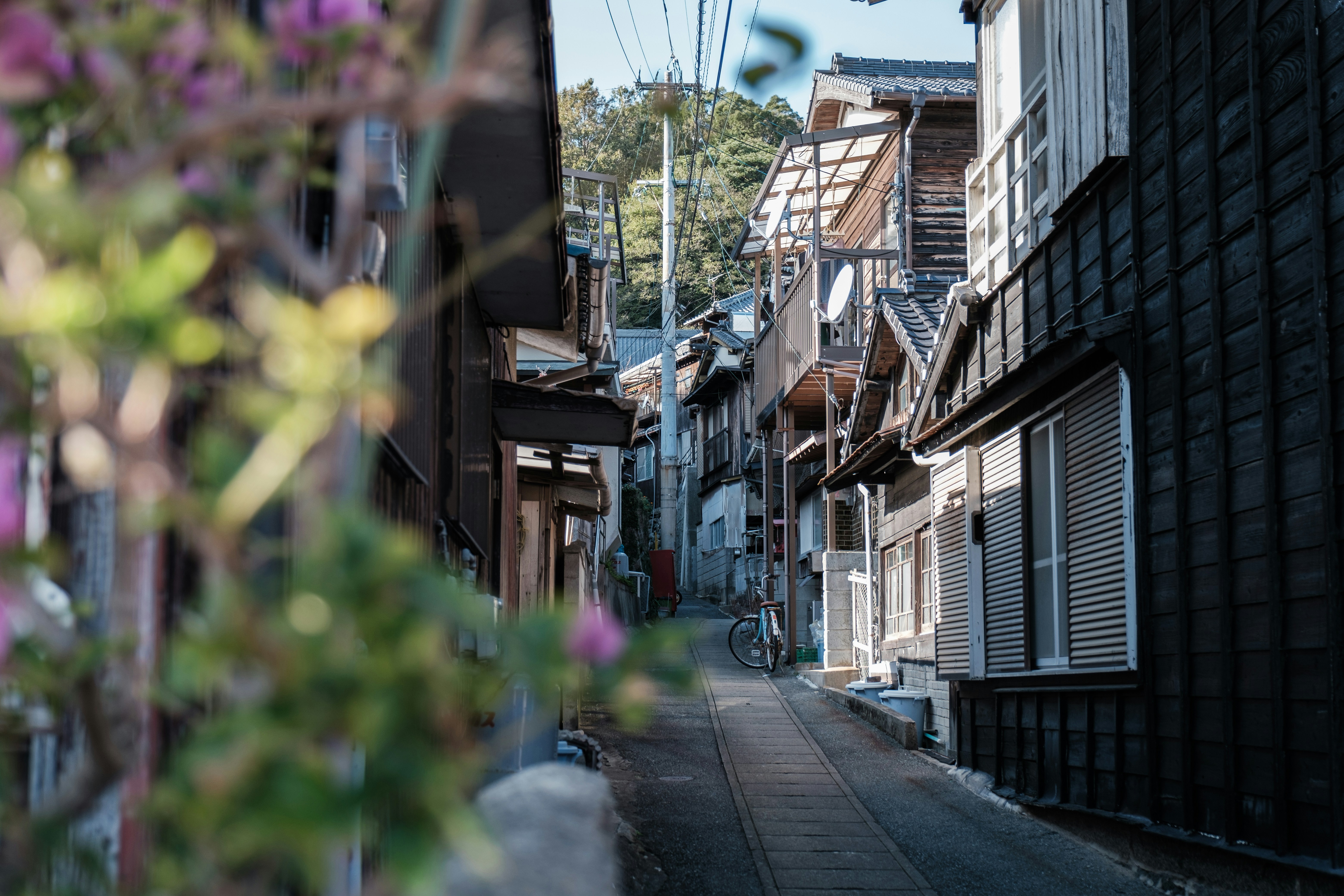 a narrow street with buildings on both sides