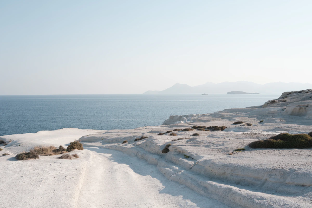 Witte rotsen van Sarakiniko op Milos
