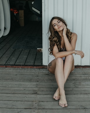 photography poses for women,how to photograph a woman in a garment