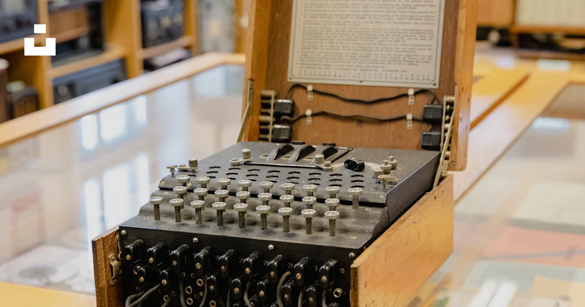 Typewriter Reference Image A typewriter on a table photo – Free Vienna Image on Unsplash