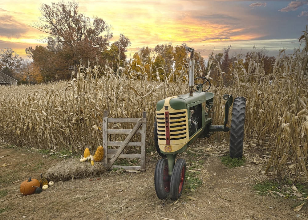 Un tractor en un campo