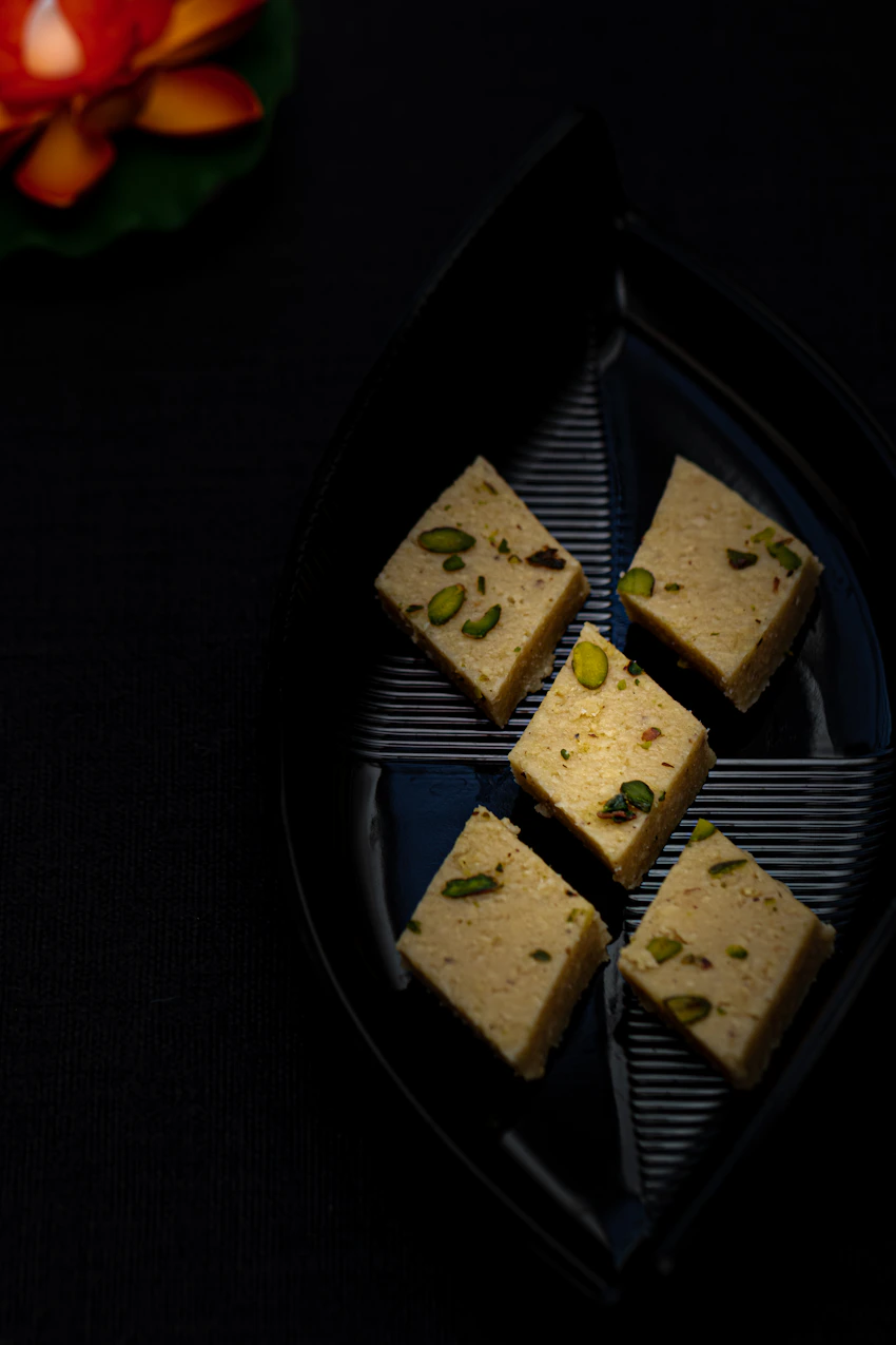 दिवाळी मिठाई आणि गिफ्टिंग