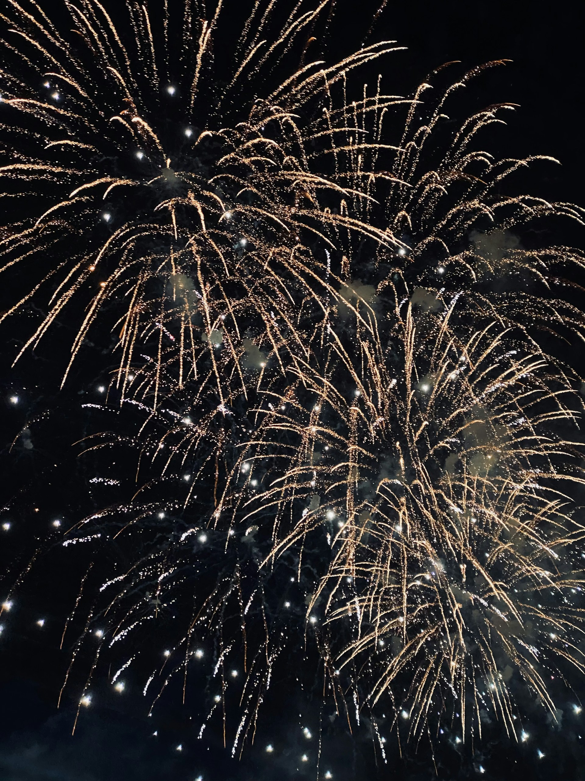 gray computer monitor