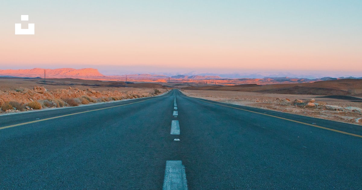 Foto zum Thema Eine Straße mit blauem Himmel Kostenloses Bild zu
