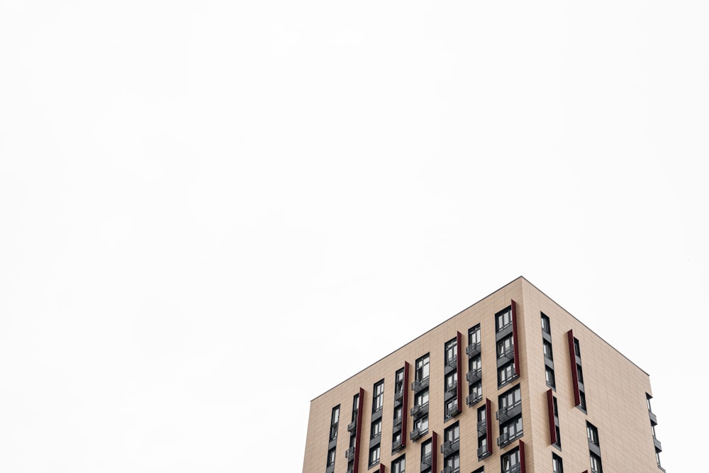 a building with a cloudy sky