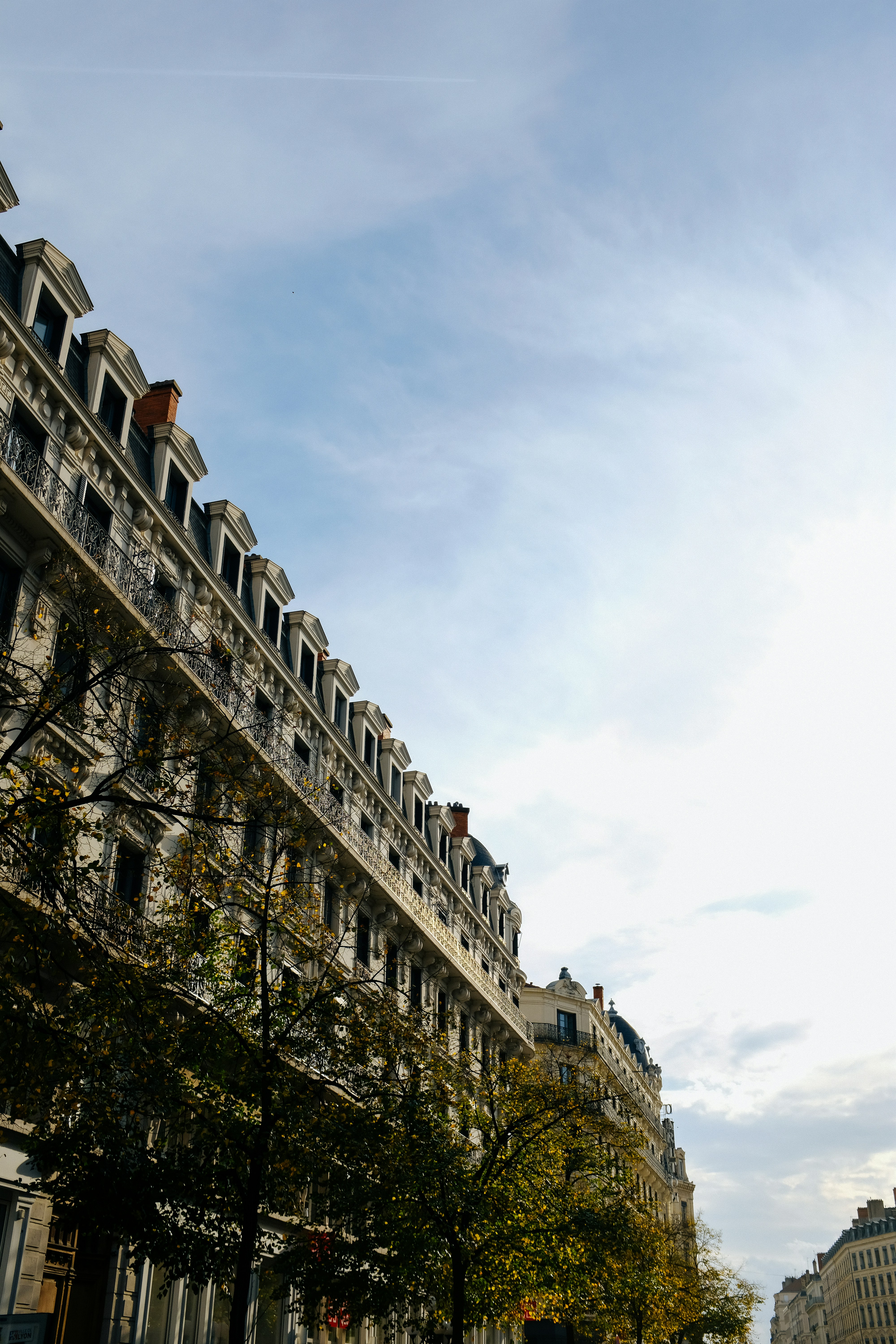 Photo by adrienolichon