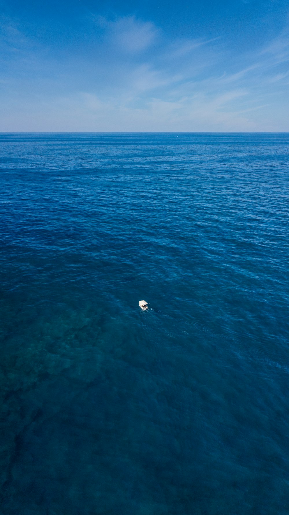 Un barco en el agua