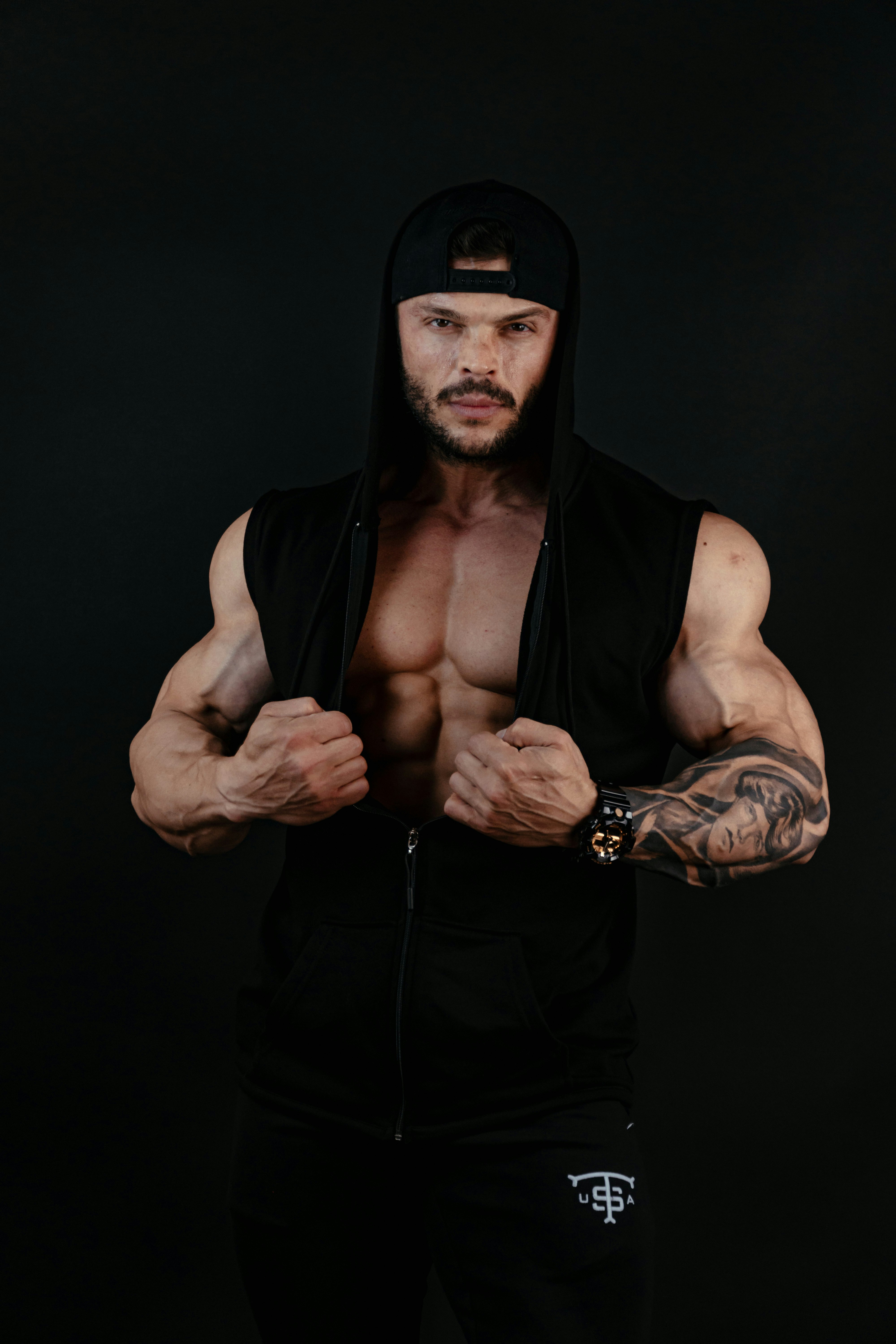 a man with a beard and hat