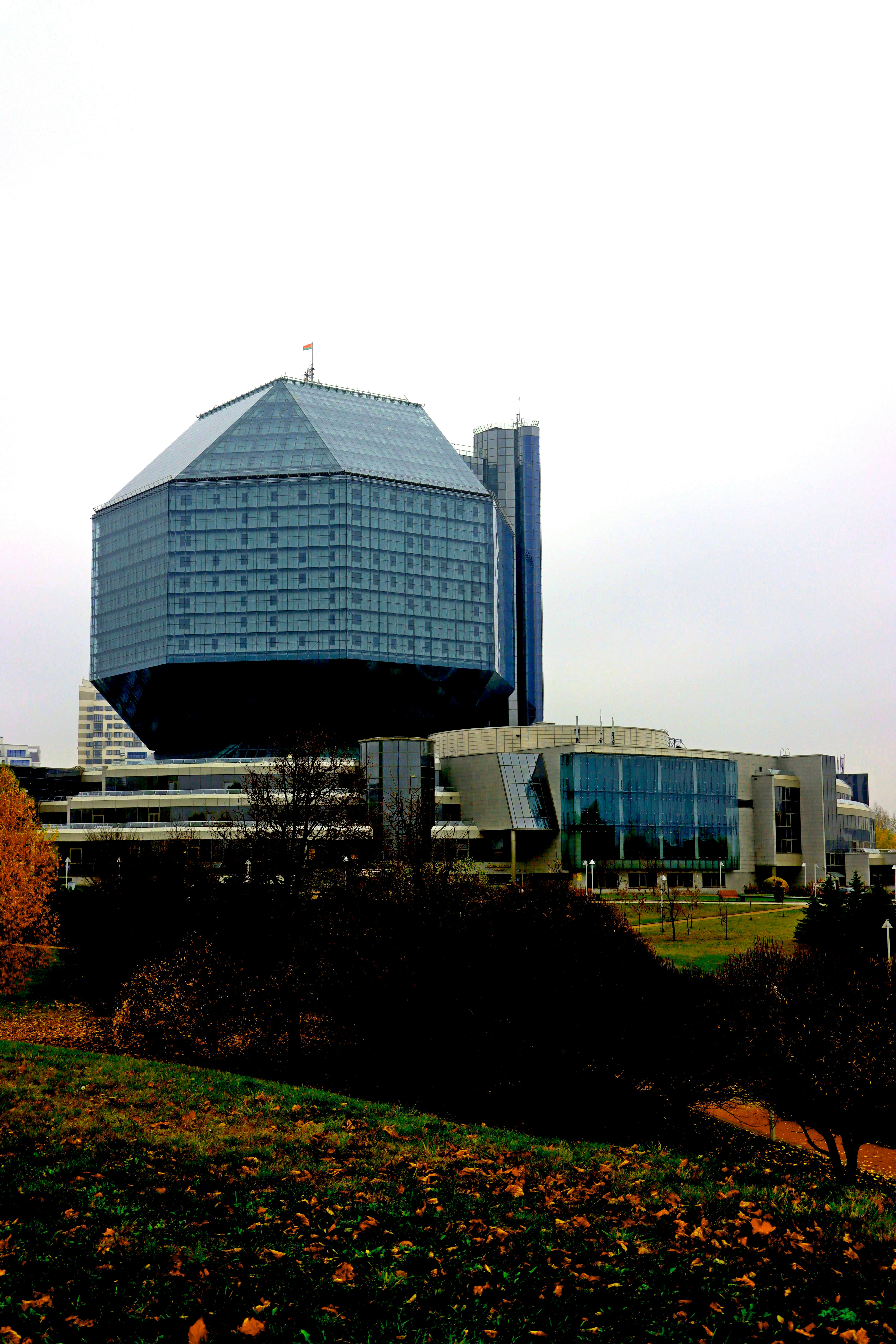 un edificio con un tetto a cupola