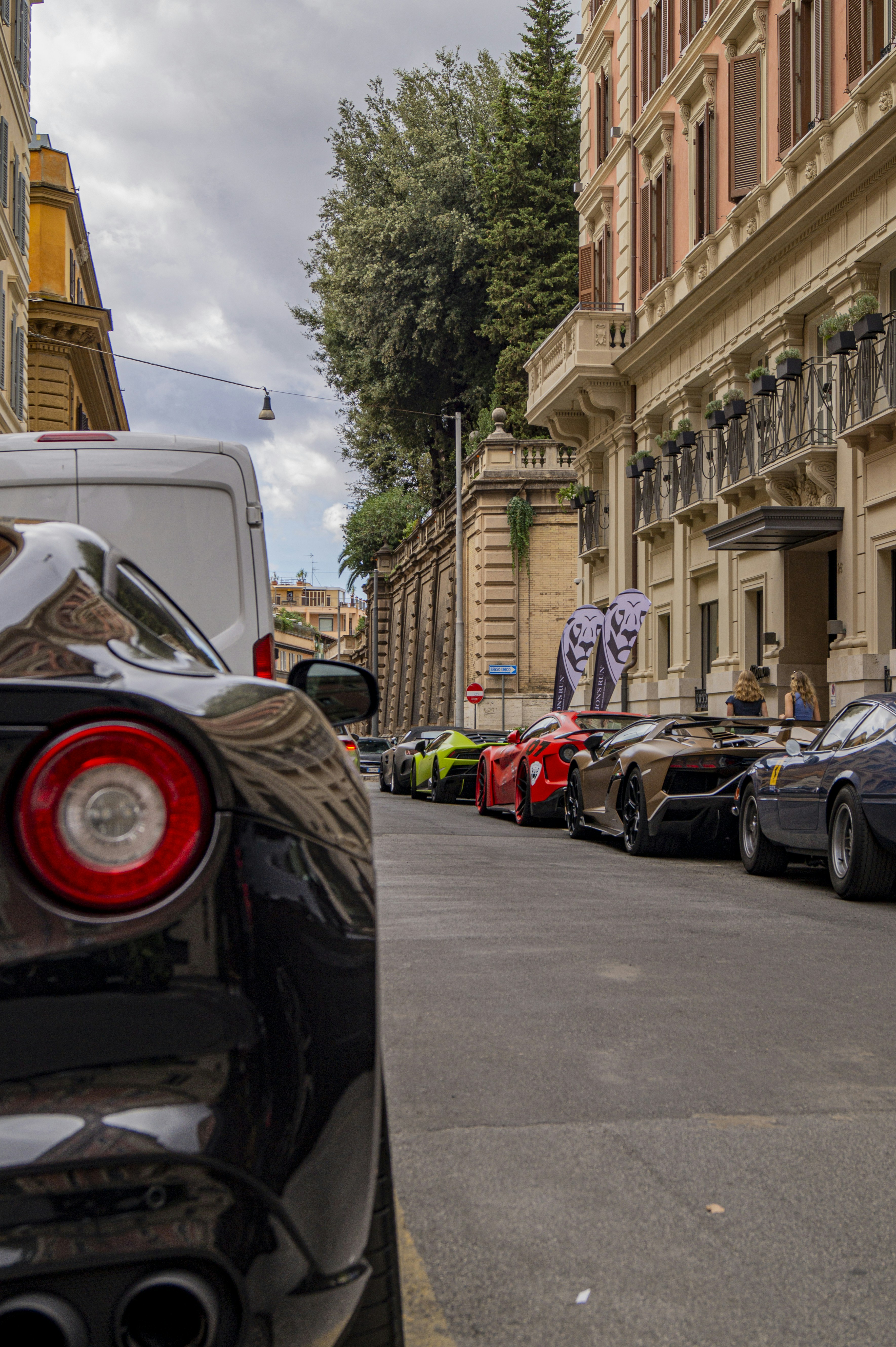 A street with cars parked on it photo – Free Rome Image on Unsplash