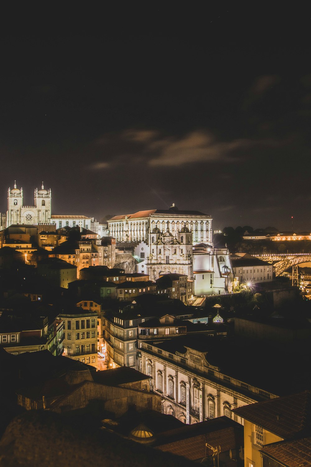 Une ville la nuit