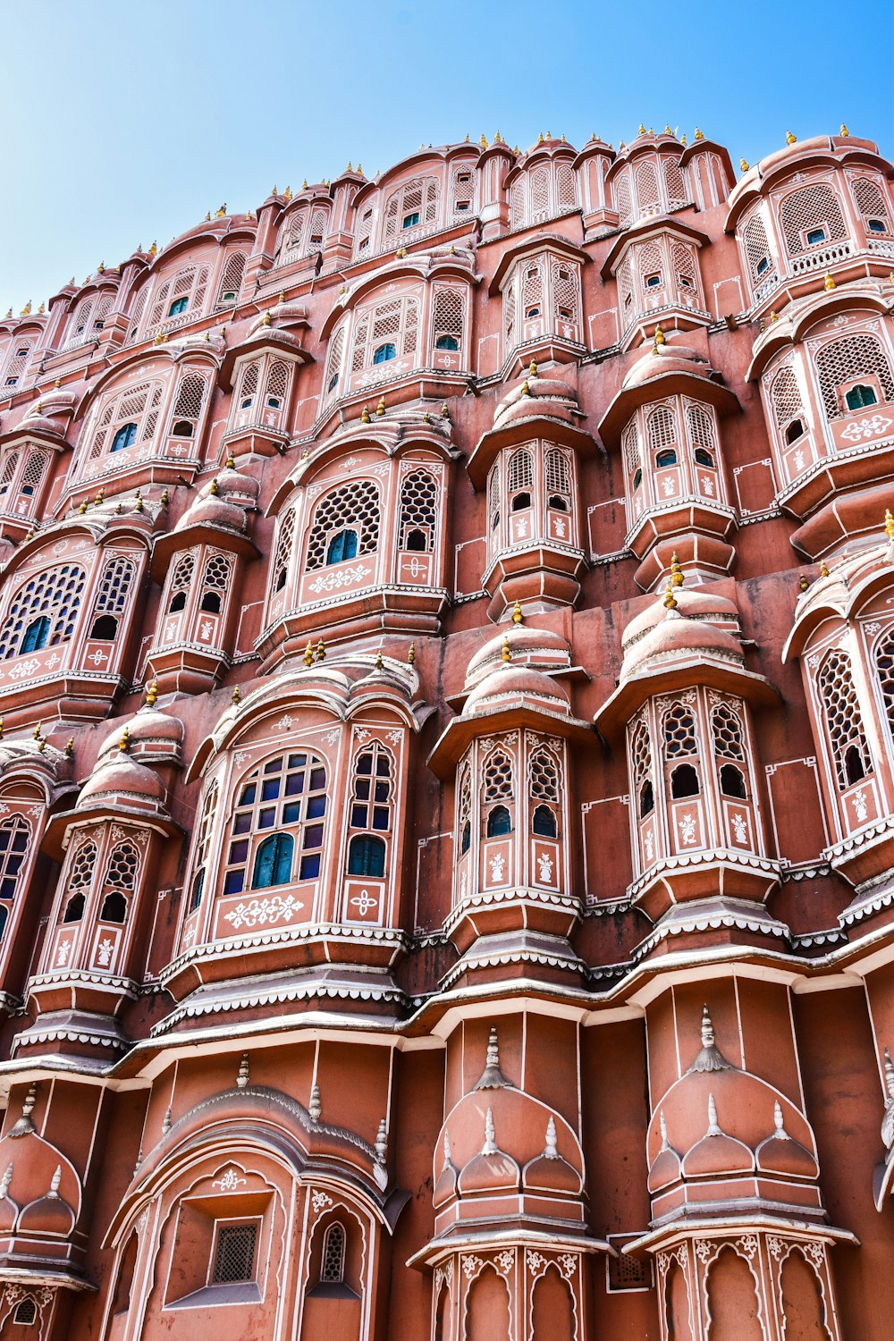 Hawa Mahal avec de nombreuses fenêtres