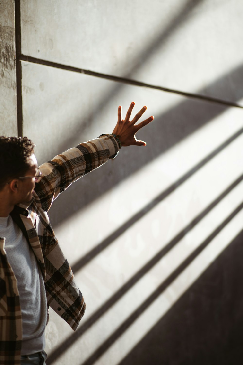 a person holding the hand up