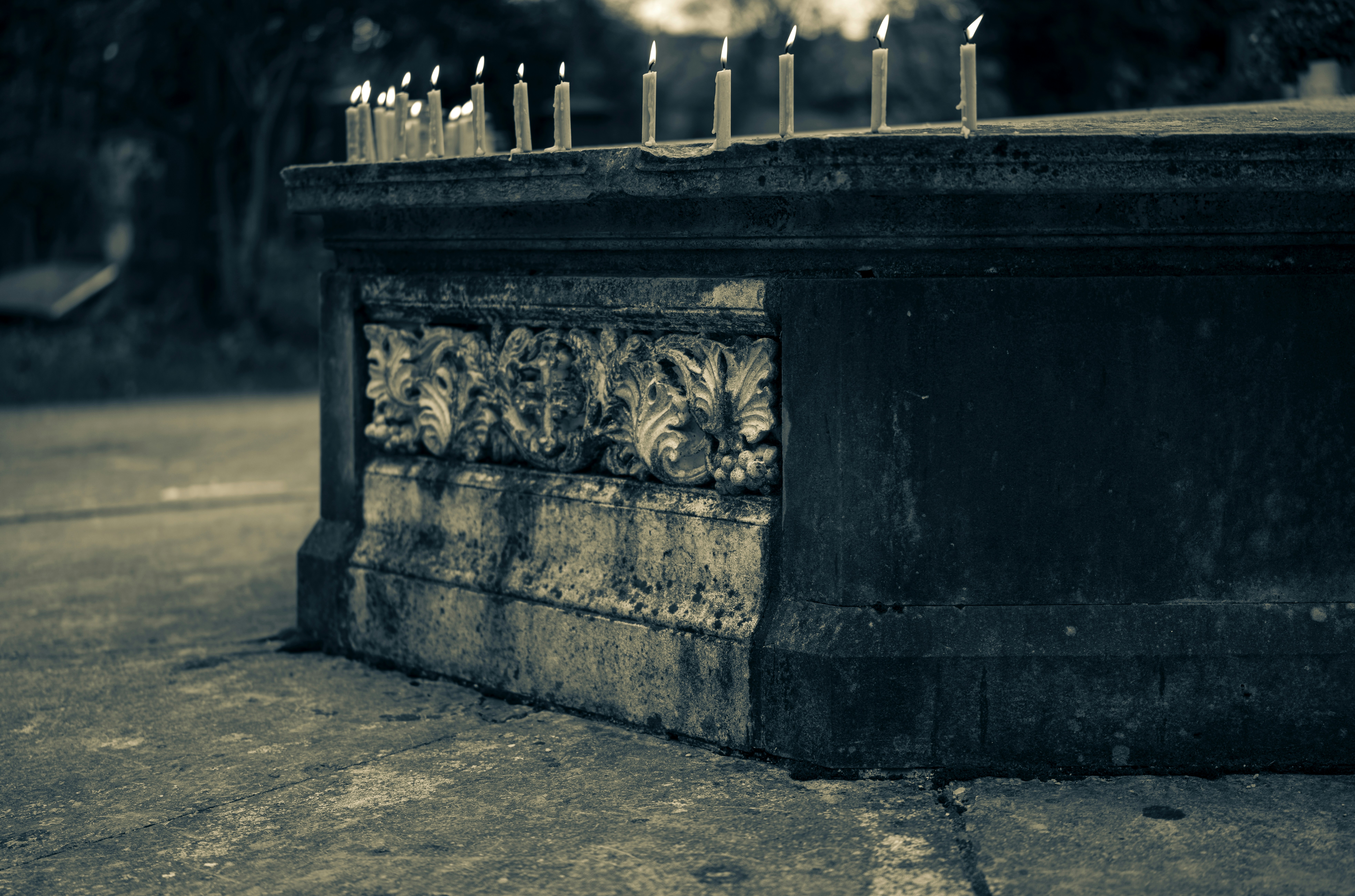 a black rectangular object with a design on it