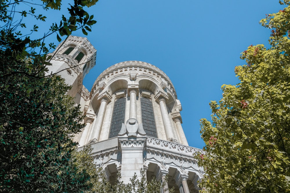 a building with a dome and columns