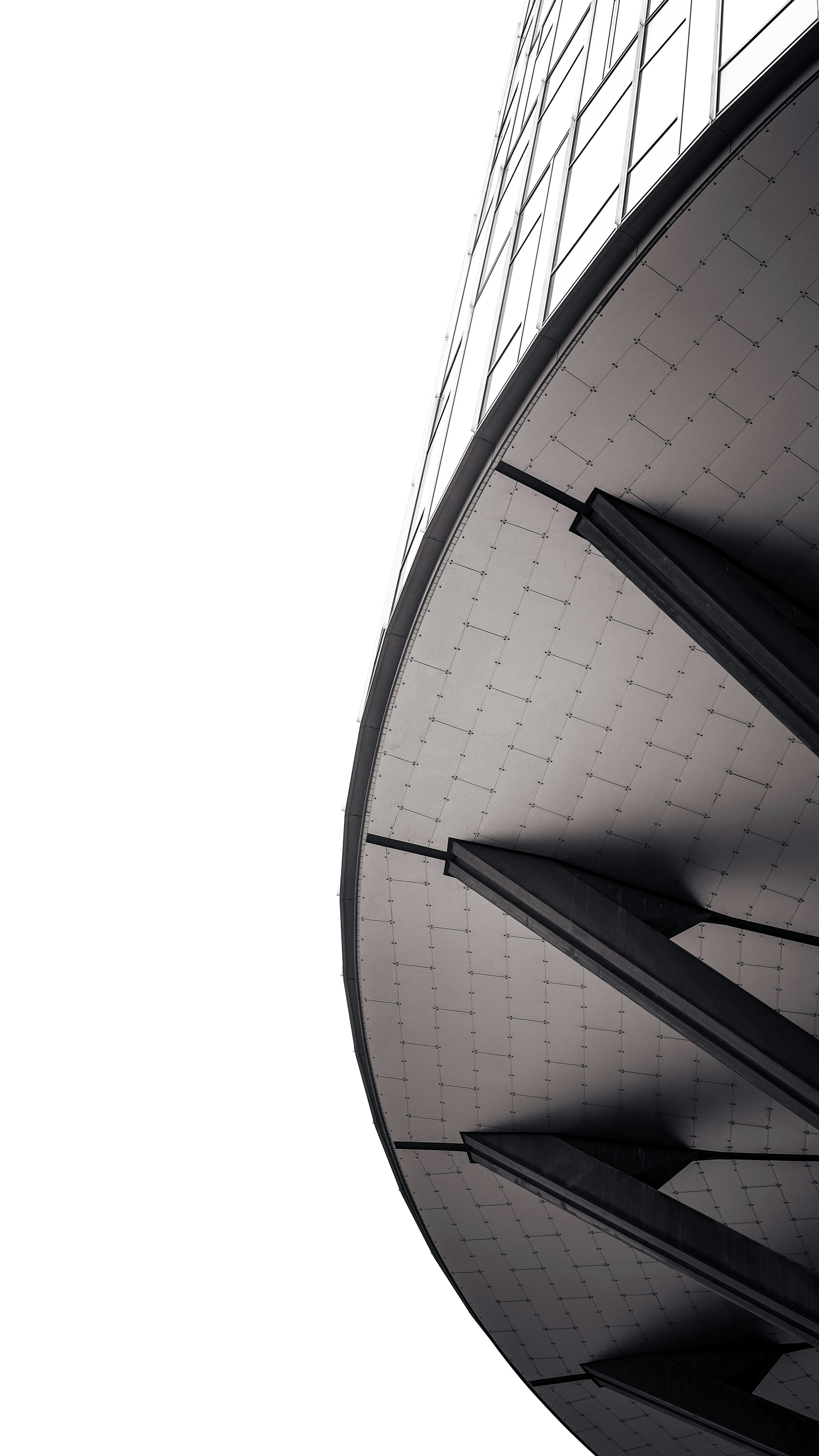 A tall building with a curved side photo – Free Housing Image on Unsplash