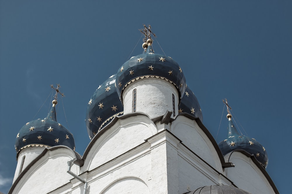 a white building with blue sky