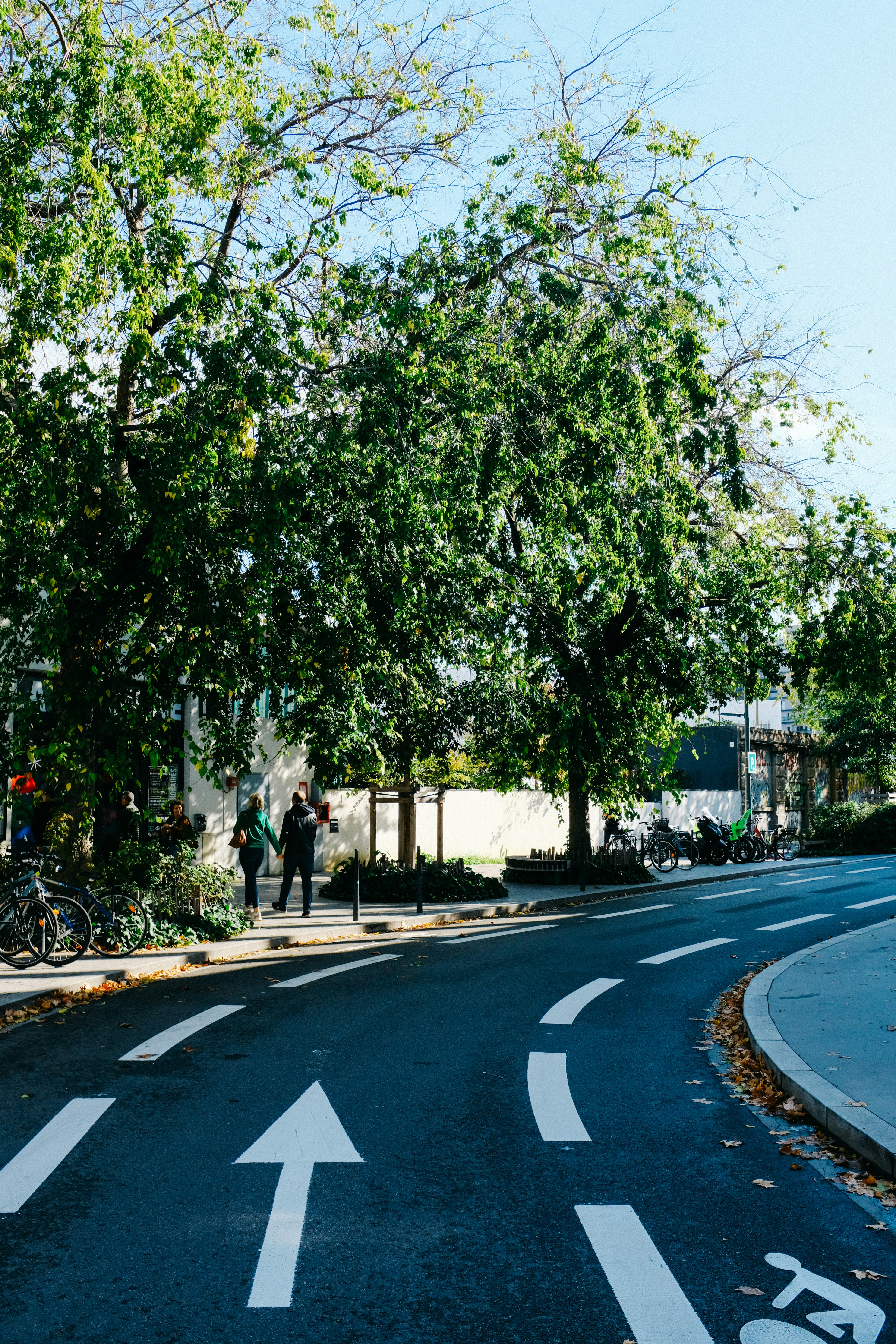 Photo by adrienolichon