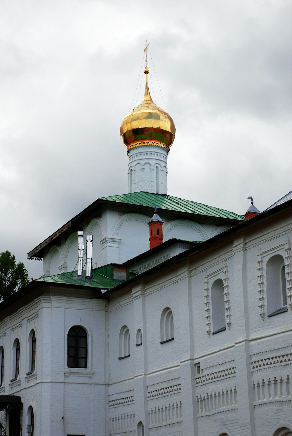 a building with a domed roof