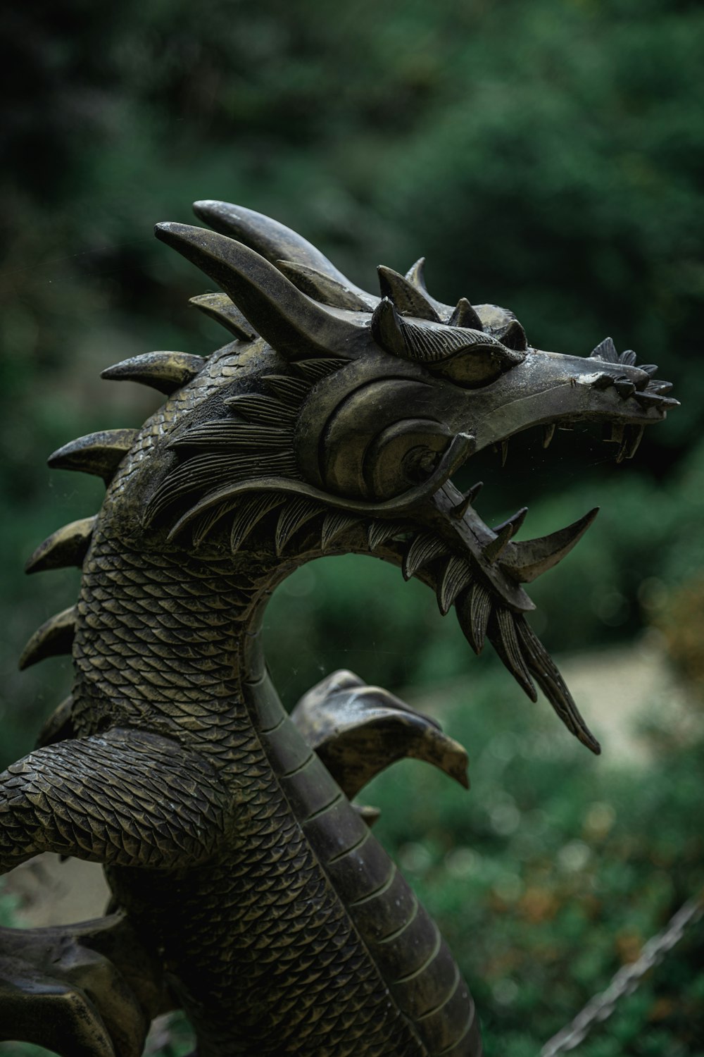 a statue of a dragon