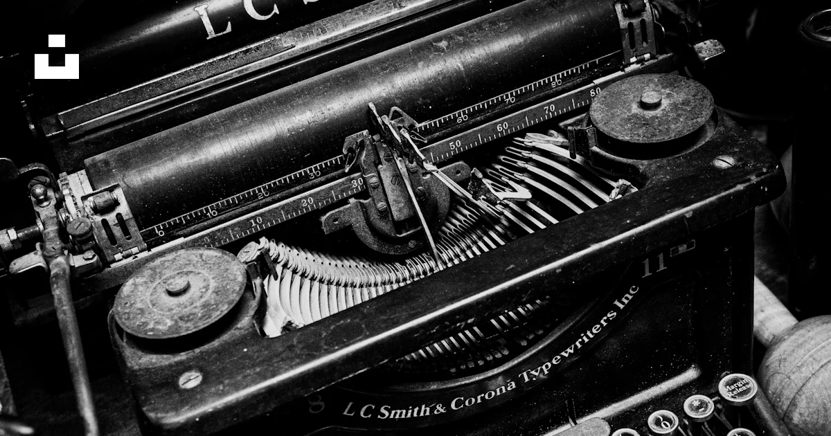 Typewriter Reference Image A typewriter with a keypad photo – Free #antiquestore Image on Unsplash