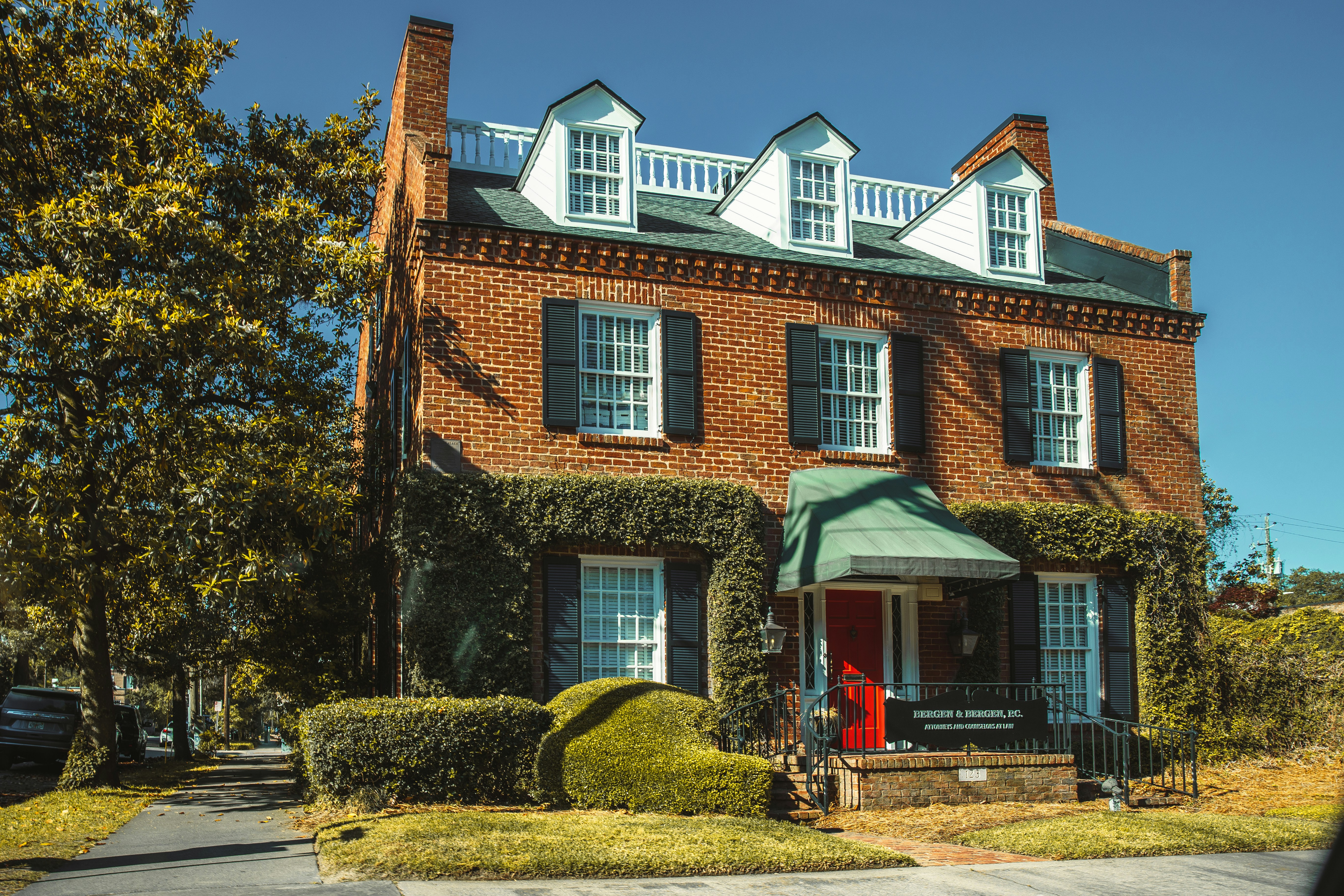 Closing Day Done Right: Why Toomsboro's Local Title and Legal Pros Are Worth Every Penny