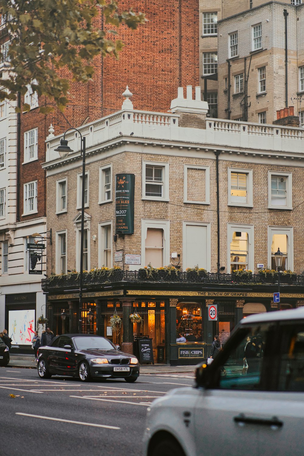 Un edificio con escaparate