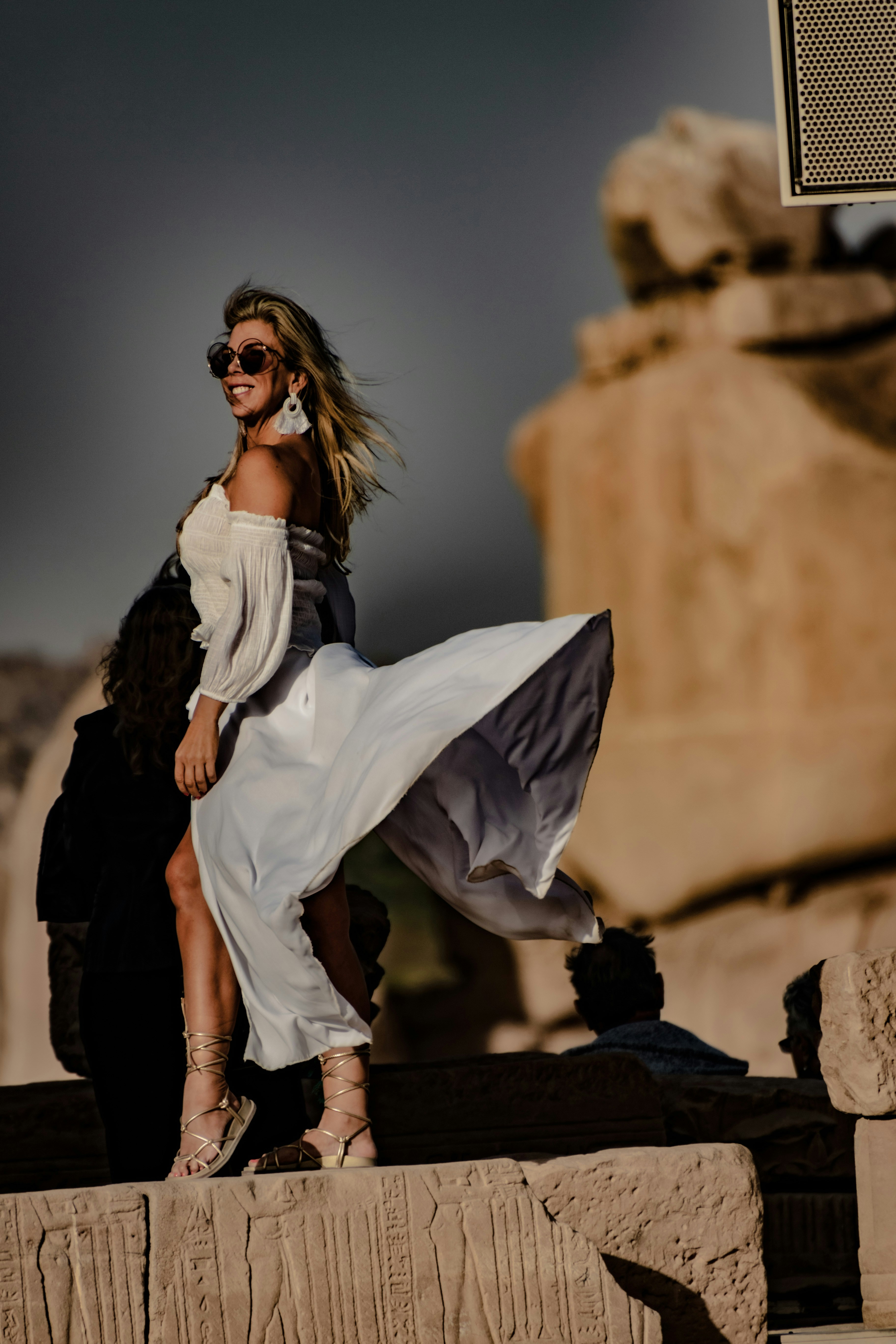 photo-1667498235607-60f6e928418c?ixid=M3